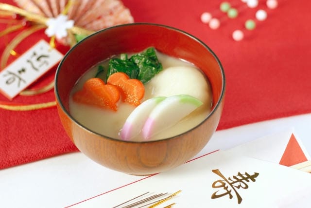 お雑煮に砂糖を使う地域はどこ？甘い味付けの理由と歴史的背景
