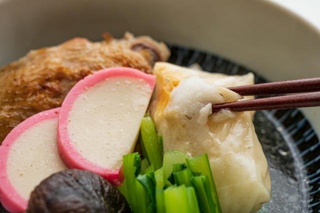 お雑煮にかまぼこを入れる意味とは？由来や縁起が良いとされる理由
