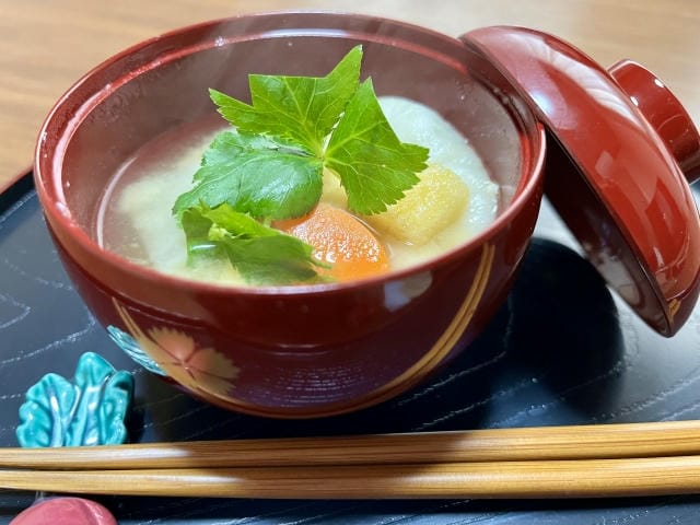 お雑煮の三つ葉は生で入れていいの？美味しく食べるための調理法